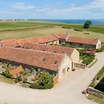The Barn-ixk Holiday home Burniston